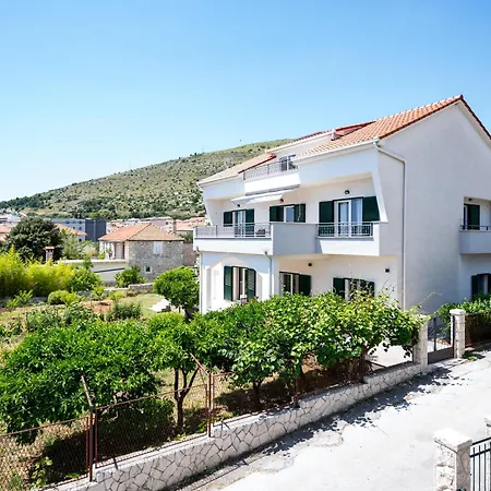 Luce Apartman Trogir